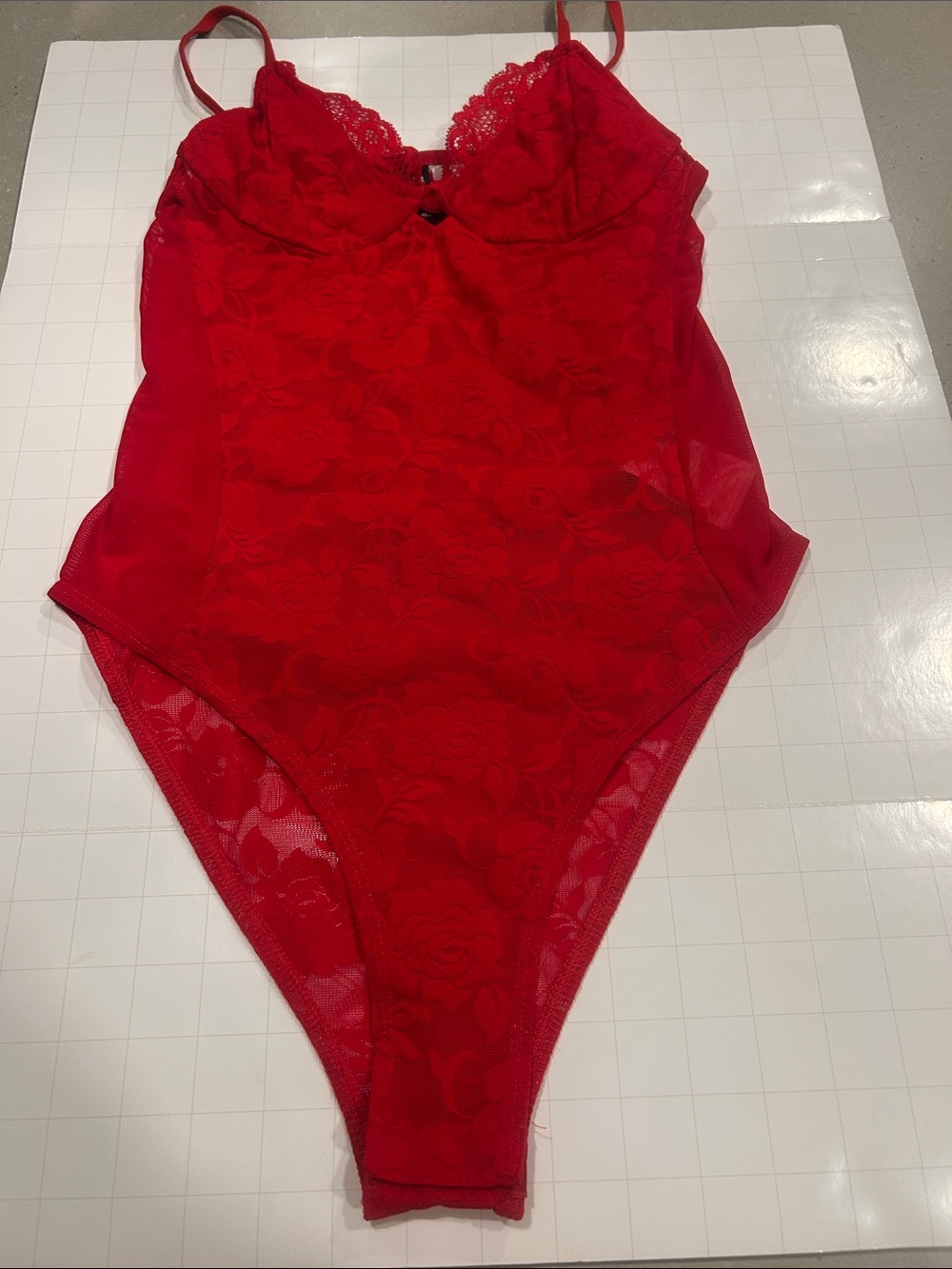 Divided lace / mesh bodysuit Red XS